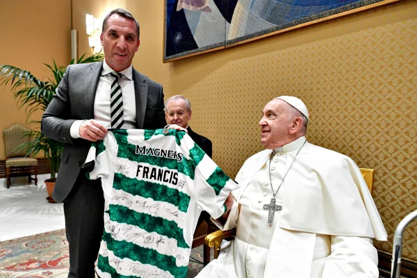 Imagem colorida de Papa Francisco - Metrópoles
