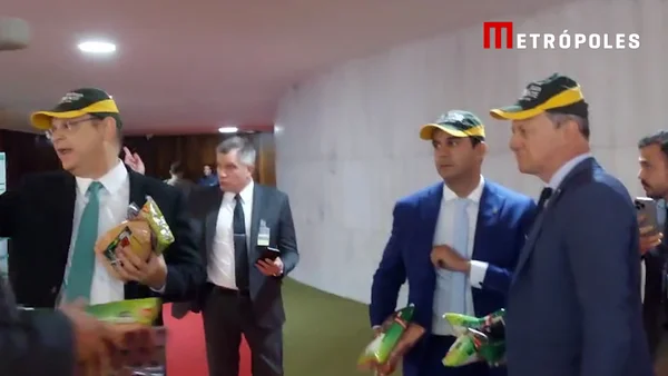 Bolsonaristas criam boné em resposta a ministros de Lula; veja vídeo