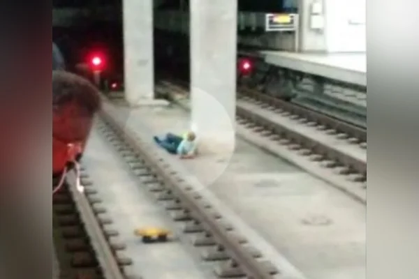 Homem se joga na plataforma do metrô após briga em Salvador