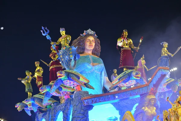 Imagem mostra desfile da Mancha Verde - Metrópoles