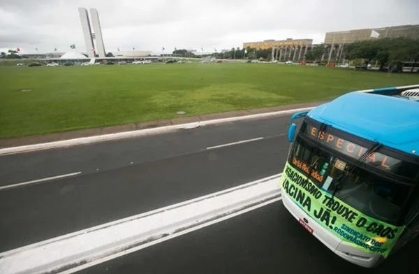 Rodoviários fazem manifestação por vacina