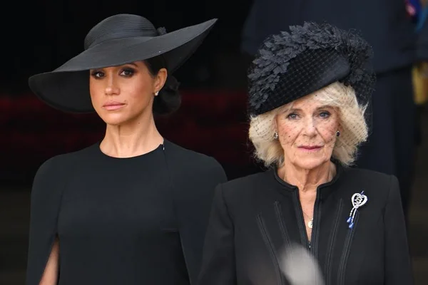 Climão! Escritora revela que Camilla foi esnobada por Meghan Markle