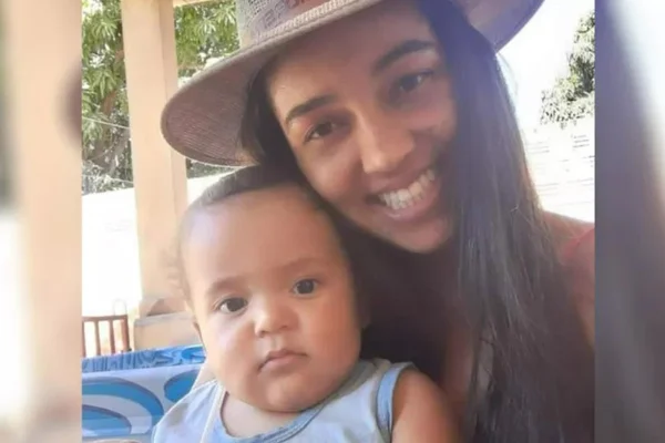Eliete Carvalho de Jesus e Davi Carvalho da Silvia, mãe e filho, em São Domingos, Goiás