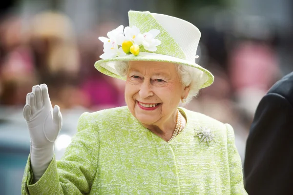 No aniversário de Elizabeth, realeza presta homenagem à saudosa rainha
