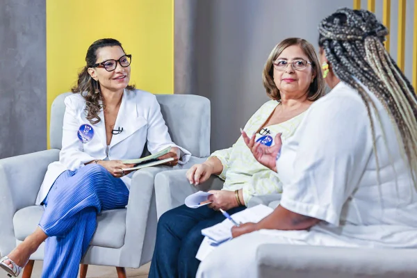 Janja participa de live em redes da TV Brasil e recebe críticas na web