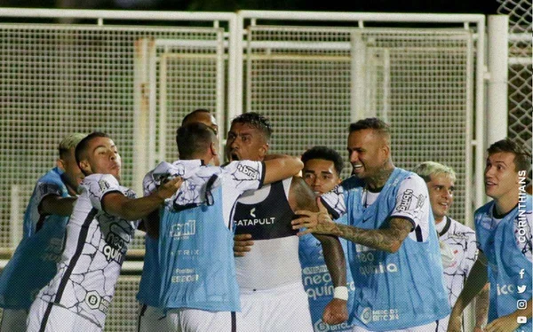 Com Paulinho decisivo, Corinthians ganha de virada do Ituano