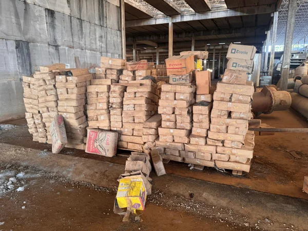 Sacos de cimento - Operação Coluna de Areia em Minas
