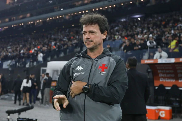 Fernando Diniz faz entrevista coletiva, após partida contra time de São Paulo