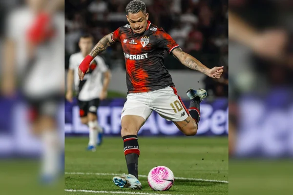 Imagem colorida de Luciano do São Paulo contra o Vasco - Metrópoles