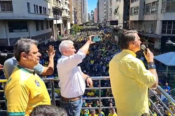 Em SP, Bolsonaro chama Lula de “ladrão” e volta a defender povo armado
