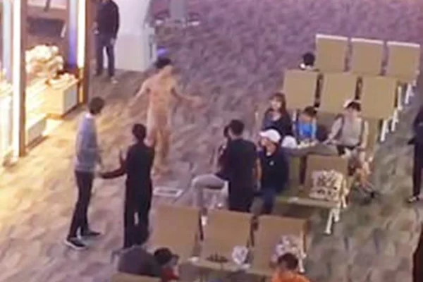 Homem tem overdose de Viagra, corre pelado e joga fezes nas pessoas