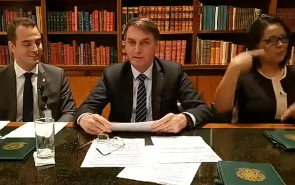 Bolsonaro: o que pretendemos no caso Adélio é encontrar os mandantes