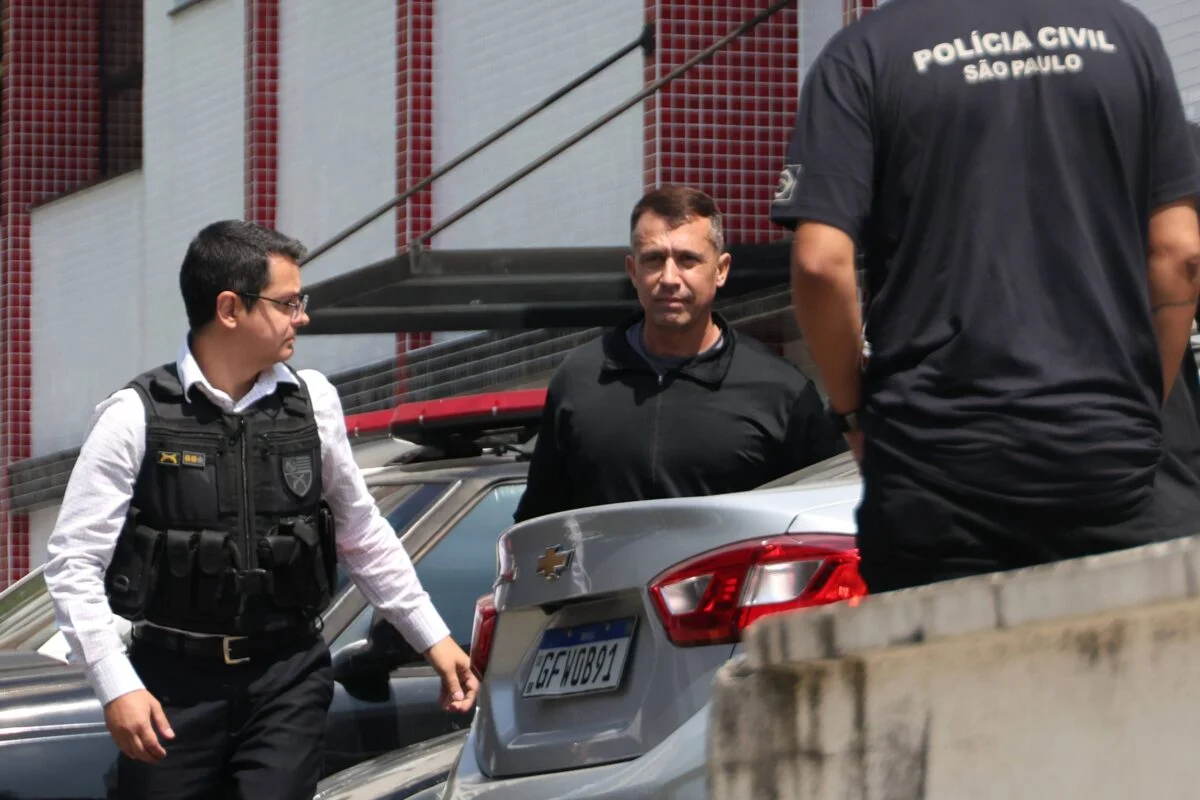 Veja momento da prisão de tenente-coronel acusado de matar a esposa PM - imagem 1 Veja momento da prisão de tenente-coronel acusado de matar a esposa PM - imagem 1