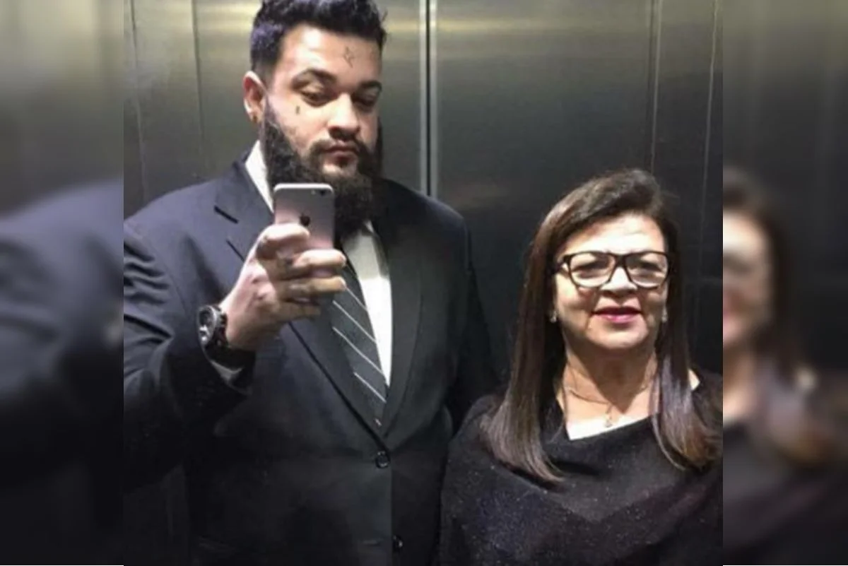 O corpo da vítima foi encontrado dentro do apartamento por vizinhos, que acionaram a Polícia Militar. O corpo da vítima foi encontrado dentro do apartamento por vizinhos, que acionaram a Polícia Militar.