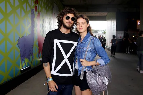 Laura Neiva promete contar motivo de término com Chay Suede