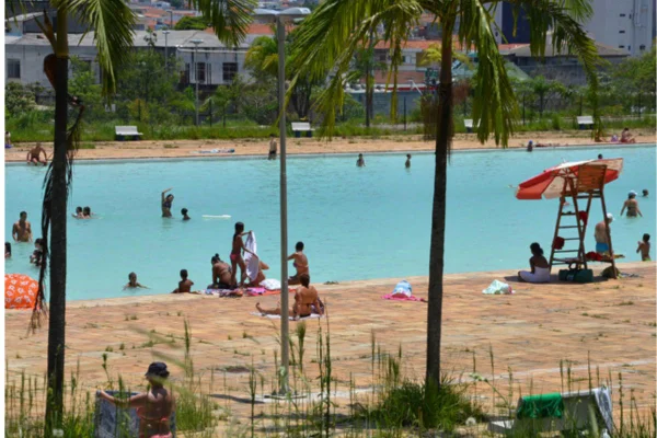 Com 5 milhões de litros de água, em área de 5 mil m², maior piscina pública da América Latina fica no CERET, na zona leste de São Paulo - Metrópoles