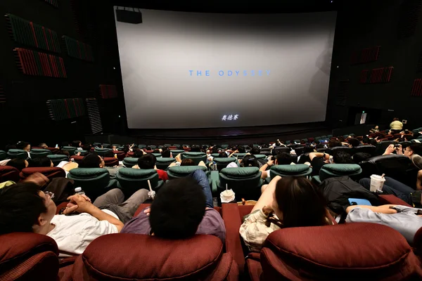 Cinema na China transforma salas em espaços para cochilo durante o almoço