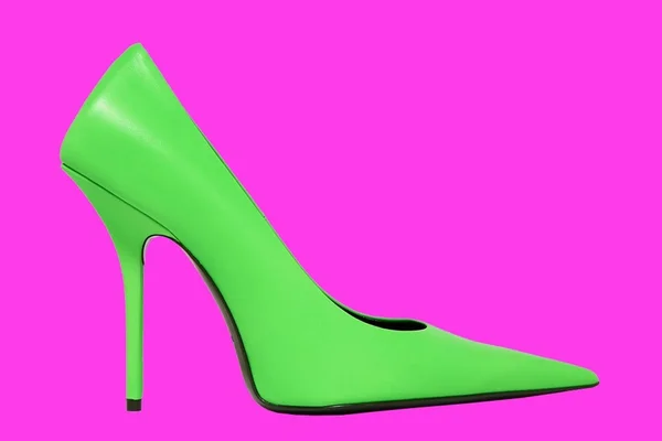 Sapatos neon: veja a tendência que está bombando entre as celebridades