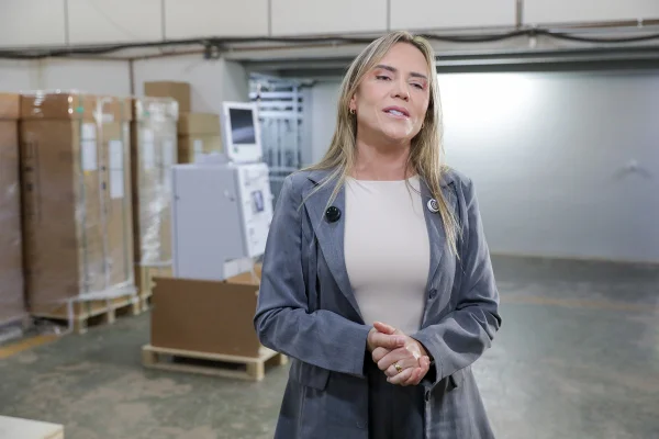 Celina entrega novos equipamentos de hemodiálise e oftalmologia