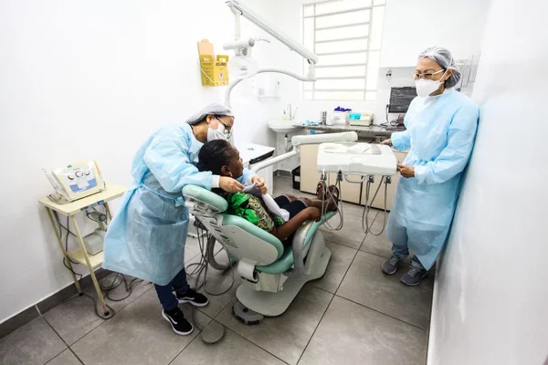 Equipes de Saúde Bucal fazem atendimento gratuito de urgências odontológicas