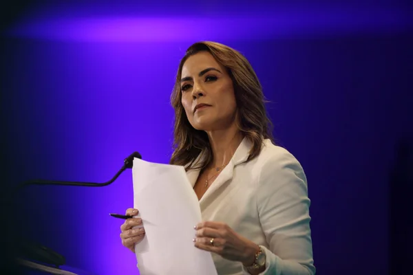 A candidata a presidência da República Soraya Thronicke durante leitura - Metrópoles