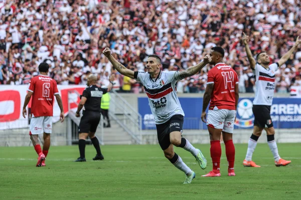 Comemoração de gol do Santa Cruz PE contra o Sergipe na Série D