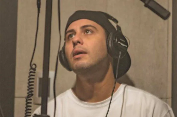 Ex-vocalista do Jeito Moleque, Bruno Diegues, volta a cantar pagode