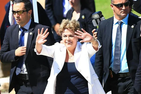 Corte em viagens e gastos de Dilma foi resposta aos ataques petistas
