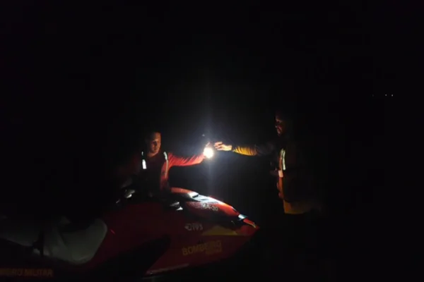 Bombeiro militar em jet ski