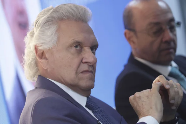 Caiado critica Lula e Flávio e diz que não tem “nada para esconder”