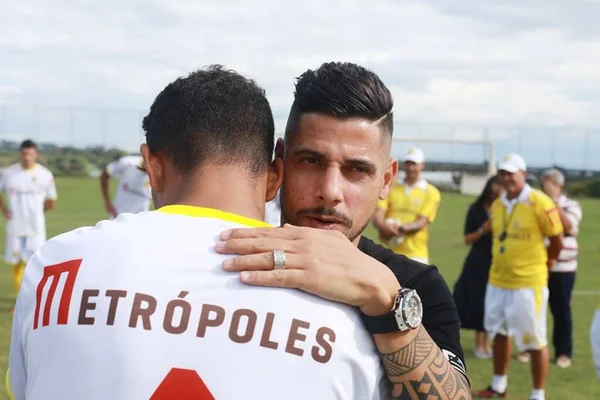 Cicinho se despede do Brasiliense após não se recuperar de lesões