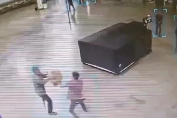 Homem é vítima de tentativa de homicídio em rodoviária no DF. Vídeo