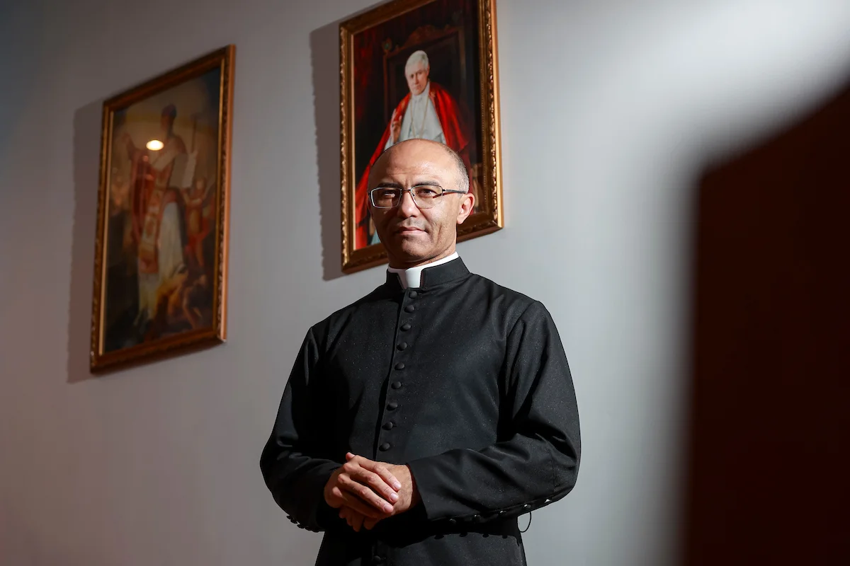 O sacerdote afirmou que a comunidade não é cismática nem excomungada O sacerdote afirmou que a comunidade não é cismática nem excomungada