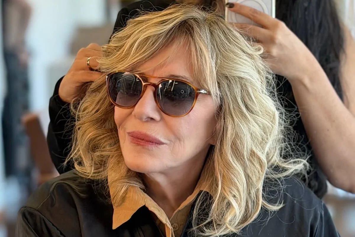 Renata Sorrah posa no salão de cabeleireiro Renata Sorrah posa no salão de cabeleireiro