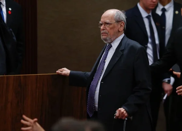 Defesa entra com novo recurso no STF para que Lula deixe a prisão