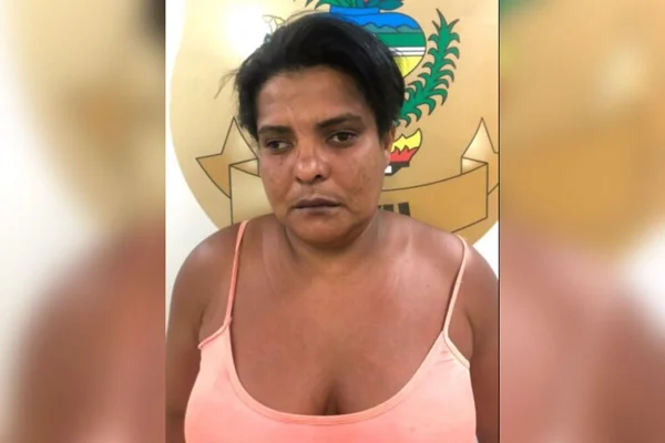 Mulher que agrediu e aliciou menores para a prostituição é presa