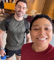 Bruno Matos, a Blogueirinha, e Edson Formaggio posam sorridentes