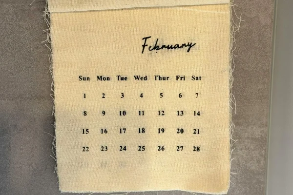 Imagem colorida mostra calendário de fevereiro de 2026 - Metrópoles