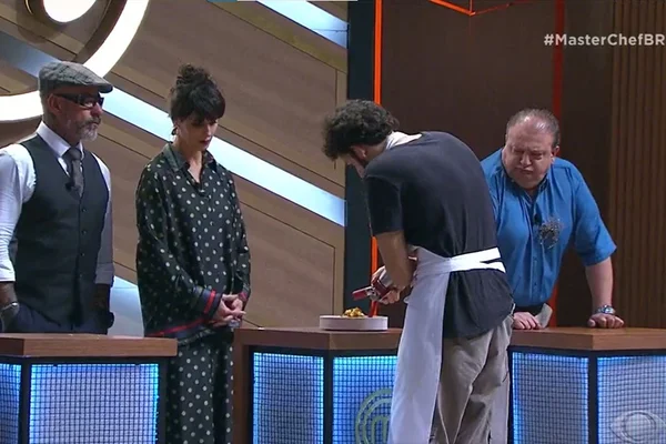 Participante do MasterChef Brasil debocha de jurados e divide opiniões
