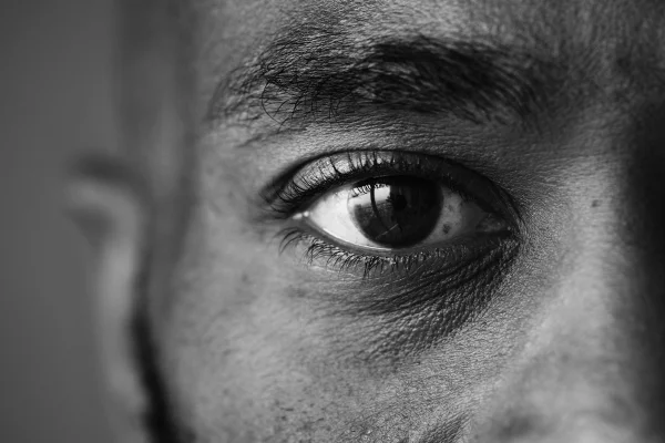 Olhos de um homem- Metrópoles