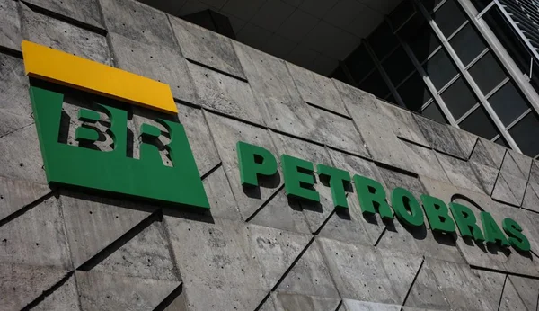 O edifício-sede da Petrobras (Edise), no Centro do Rio - Metrópoles