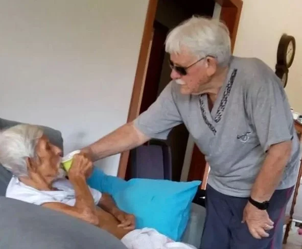Idoso passava os dias ao lado ddo genro