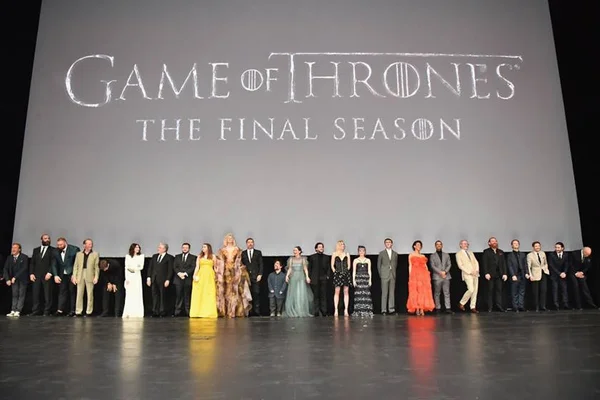 Elenco de Game of Thrones se reúne em première nos Estados Unidos