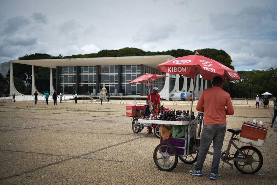 A presença de vendedores ambulantes está proibida em 10 áreas do Plano Piloto A presença de vendedores ambulantes está proibida em 10 áreas do Plano Piloto