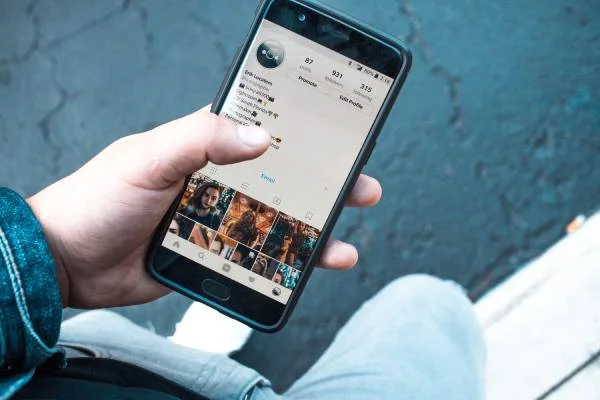 A profissionalização da atividade de digital influencer