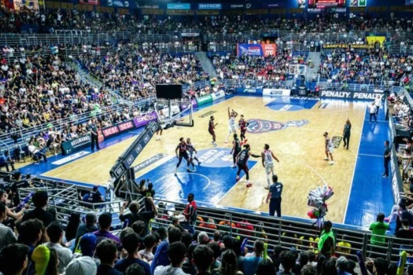 Imagem colorida de ginásio de basquete. Metrópoles