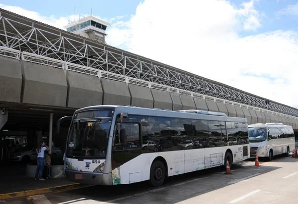Ônibus executivo do Aeroporto JK tem passagem reduzida pela metade