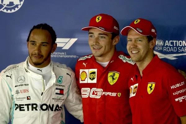 Em Cingapura, Leclerc supera Hamilton e conquista 3ª pole consecutiva