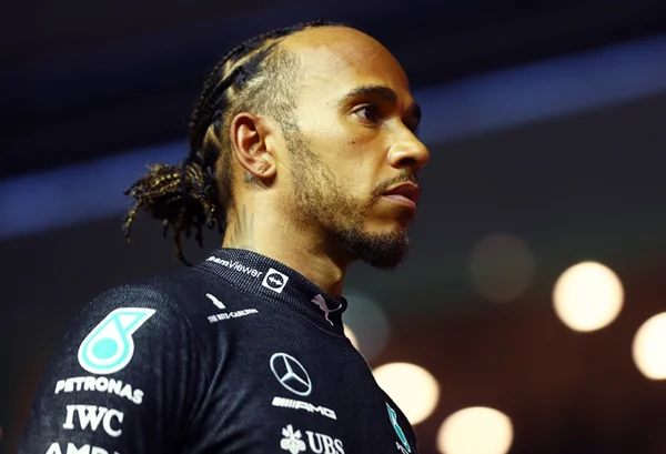 Hamilton lamenta desfecho ruim em Singapura: “Dia péssimo”