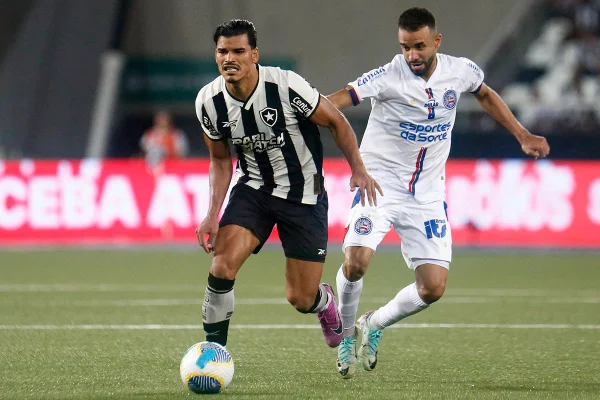 Bahia vence Botafogo, que perde a liderança, e Palmeiras bate Cuiabá